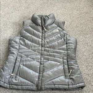 The North Face Women's Silver/gray  Quilted Vest